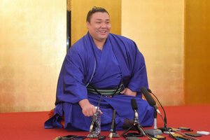 春場所千秋楽から一夜明けて会見する霧島=2026年3月23日午前10時7分、堺市