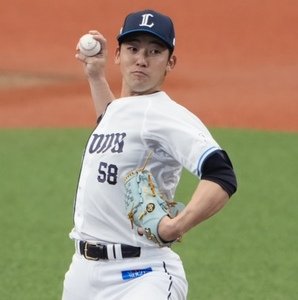 投内連係を行う中村祐(撮影･小島史椰)