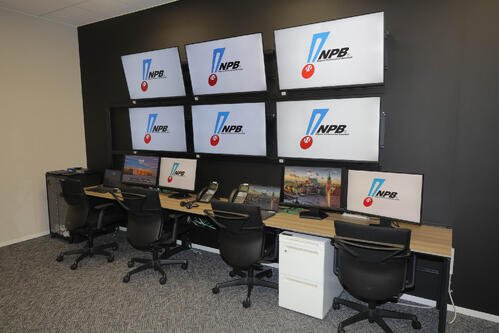 モニターが設置されたNPBリプレーセンター(代表撮影)