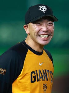笑顔をみせる巨人阿部監督(撮影･野上伸悟)
