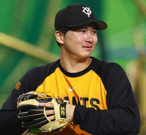 練習を終え引き揚げる巨人泉口(撮影･野上伸悟)