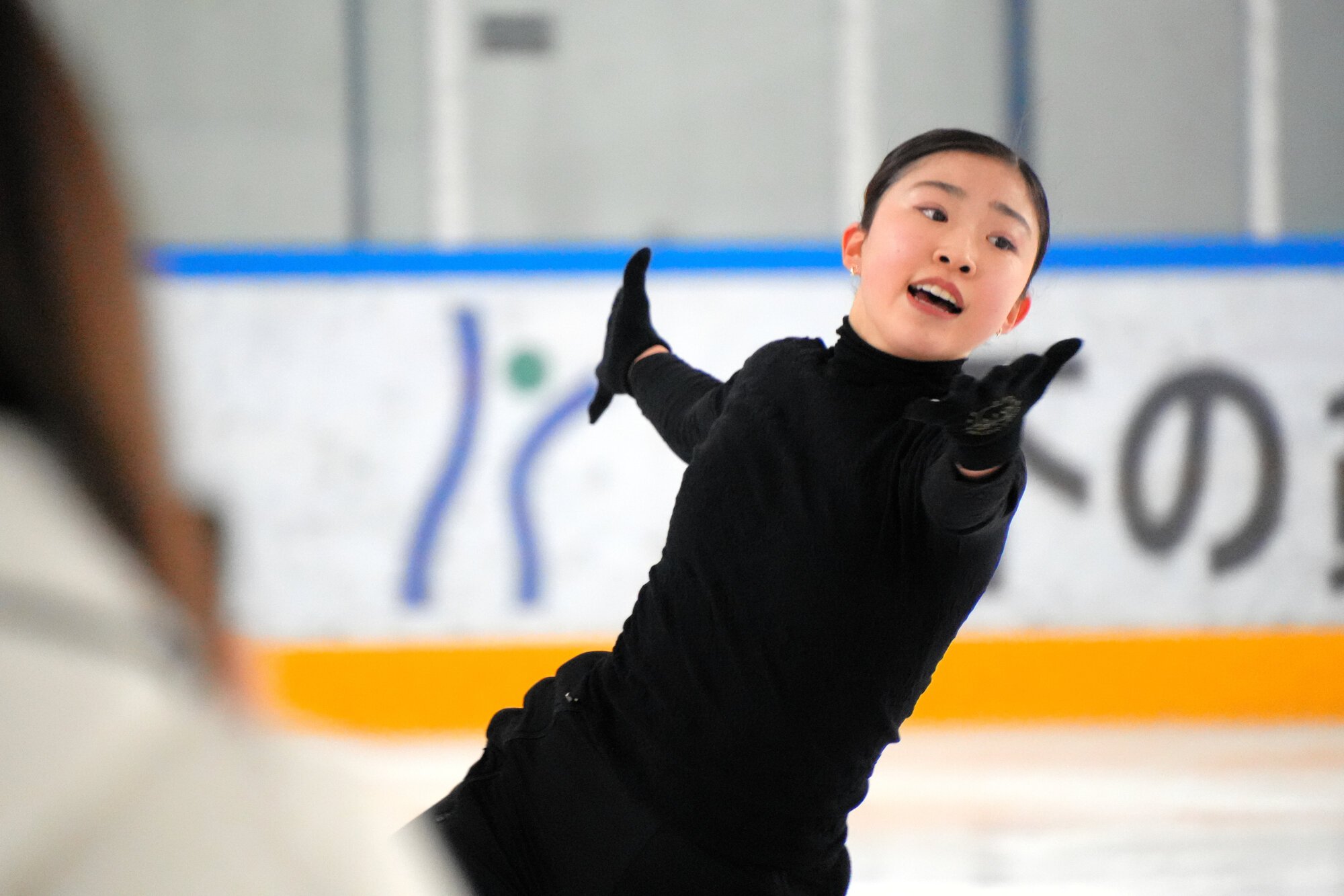 世界選手権に向けて、木下アカデミー京都アイスアリーナで練習する千葉百音=3月11日