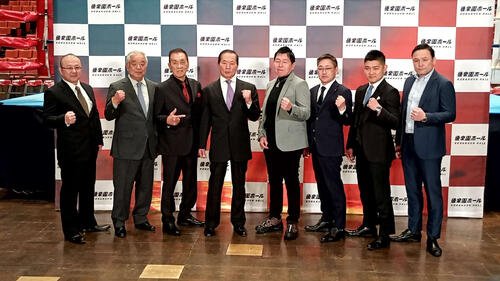 会見に出席した(左から)NKB武本哲治、ジャパンキックボクシング協会小泉猛、SBシーザー武志、新日本キックボクシング協会伊原信一、スックワンキントーン渡部威人、ニュージャパンキックボクシング連盟坂上顕二、Bigbang谷山俊樹、RISE伊藤隆