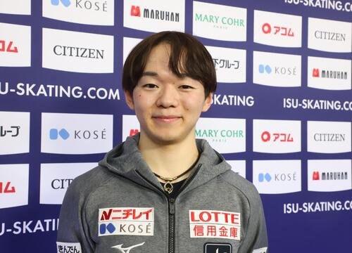 世界選手権公式練習後に取材に応じた鍵山(撮影･藤塚大輔)