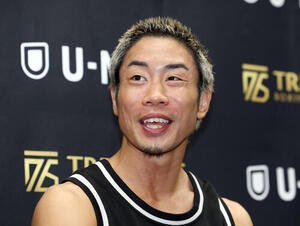 記者からの質問に笑顔で答える谷口(撮影･宮地輝)