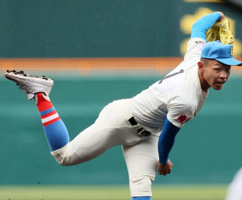 花咲徳栄対日本文理　日本文理戦に先発する花咲徳栄の黒川(撮影･加藤哉)