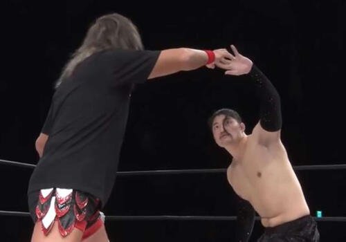 OZAWA(右)と内藤哲也がリングで交わった(ノア公式Xから)