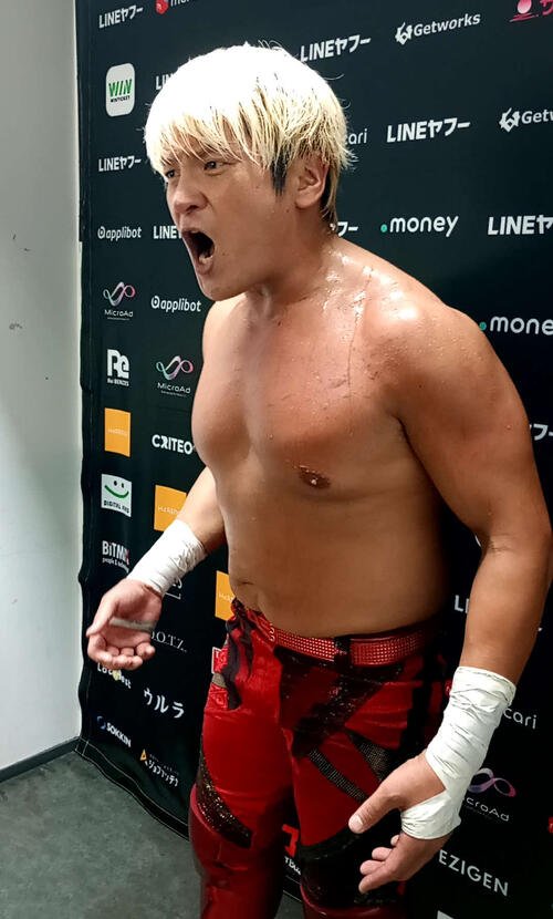 バックステージでAMAKUSAに向かってほえた拳王