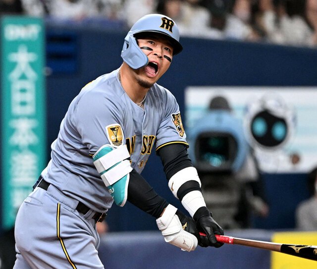 22日のオリックス戦で打ち損じ、悔しげに声をあげる阪神の佐藤