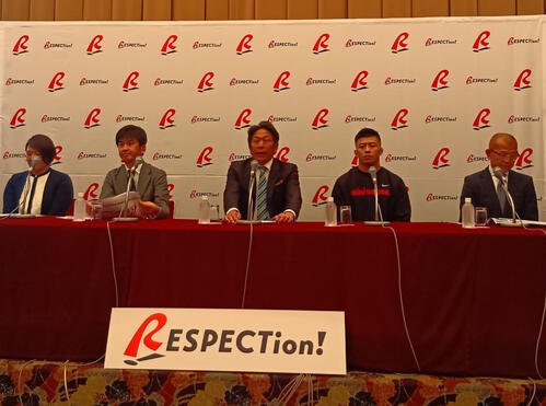 会見に出席した、左から高橋委員、谷本委員、松本共同代表、原共同代表、文田、伊藤委員、岩田委員(撮影･泉光太郎)