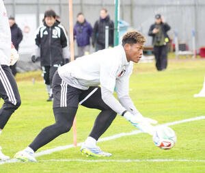スコットランド戦に向けて調整した日本代表GK鈴木彩艶(撮影･佐藤成)