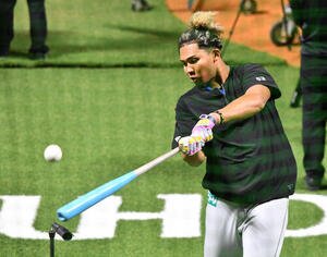 打撃練習を行う日本ハム水谷(撮影･岩下翔太)