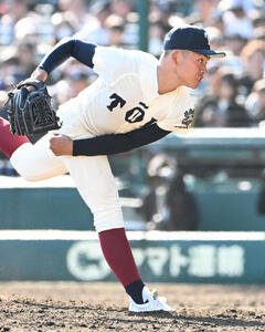 大阪桐蔭対三重　大阪桐蔭3番手の小川蒼介(撮影･石井愛子)