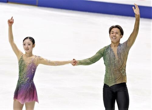 フィギュアスケート･ペアの長岡柚奈、森口澄士組(2025年11月撮影)