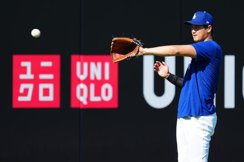 ドジャース対ダイヤモンドバックス　試合前投球練習するドジャース大谷(撮影･垰建太)