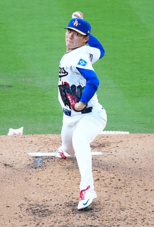 ドジャース対ダイヤモンドバックス　力投するドジャース先発の山本(撮影･垰建太)