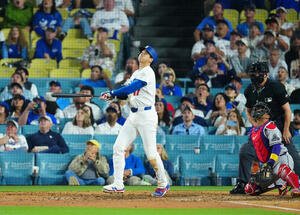 ドジャース対ダイヤモンドバックス　8回裏ドジャース1死一塁、中飛に倒れる大谷(撮影･垰建太)