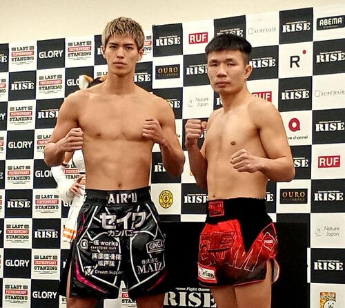 激突する白鳥大珠(左)とカピタン･ペッティンディーアカデミー