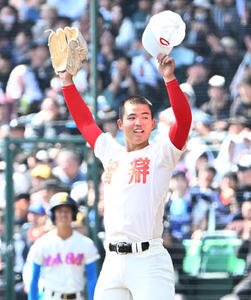 花咲徳栄対智弁学園　花咲徳栄に勝利し喜ぶ智弁学園の杉本真滉(撮影･石井愛子)