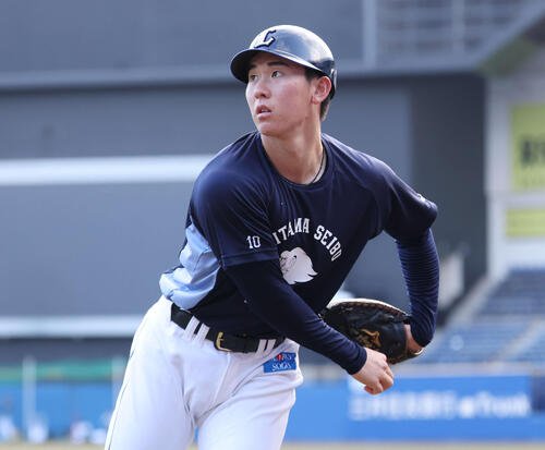 ロッテ対西武　試合前練習を行う西武小島(撮影･宮地輝)