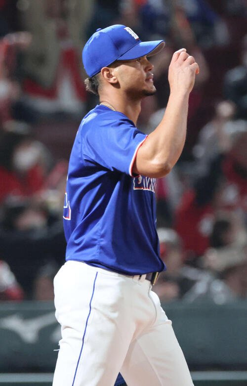 広島対中日　9回裏広島1死一、二塁、平川に同点左線2点適時二塁打を浴びたアブレウ(撮影･加藤孝規)