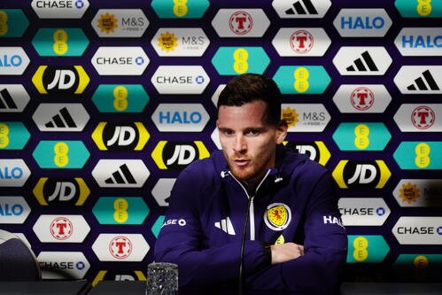 日本代表戦に向けた公式会見に出席したスコットランド代表DFロバートソン(撮影･佐藤成)