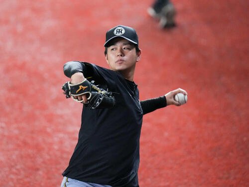 キャッチボールをする阪神高橋遥人(2026年3月27日撮影)