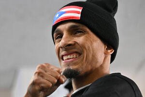 公開練習でポーズを決めるサンティアゴ(撮影･滝沢徹郎)