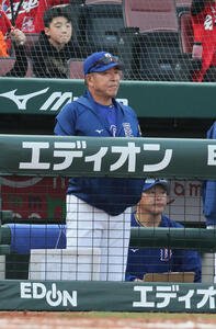 広島対中日　連敗した井上監督(撮影･加藤孝規)