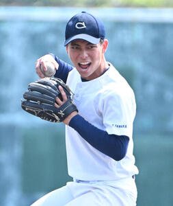 ノックを受ける中京大中京の田中大晴(撮影･石井愛子)