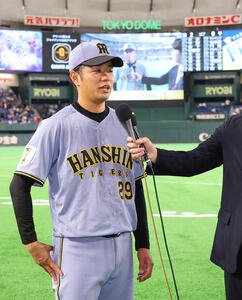巨人対阪神　ヒーローインタビューを受ける高橋(撮影･上田博志)