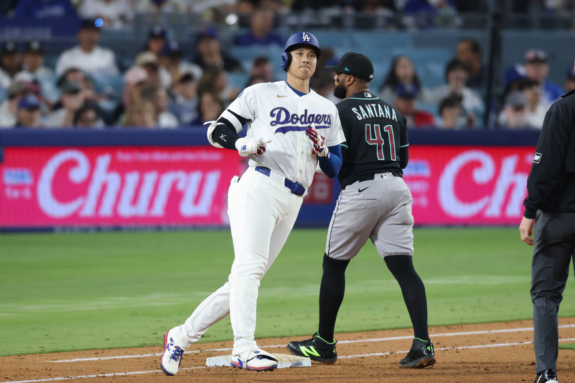 五回裏ドジャース1死一塁、大谷翔平は二ゴロに倒れ、併殺となる=金居達朗撮影