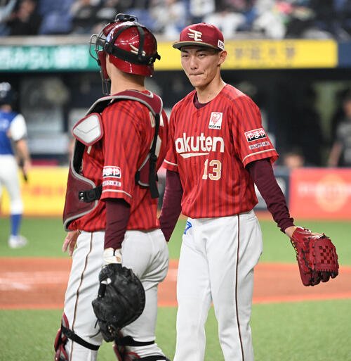 オリックス対楽天　1回裏に3失点しベンチに引き揚げる楽天藤原(撮影･和賀正仁)