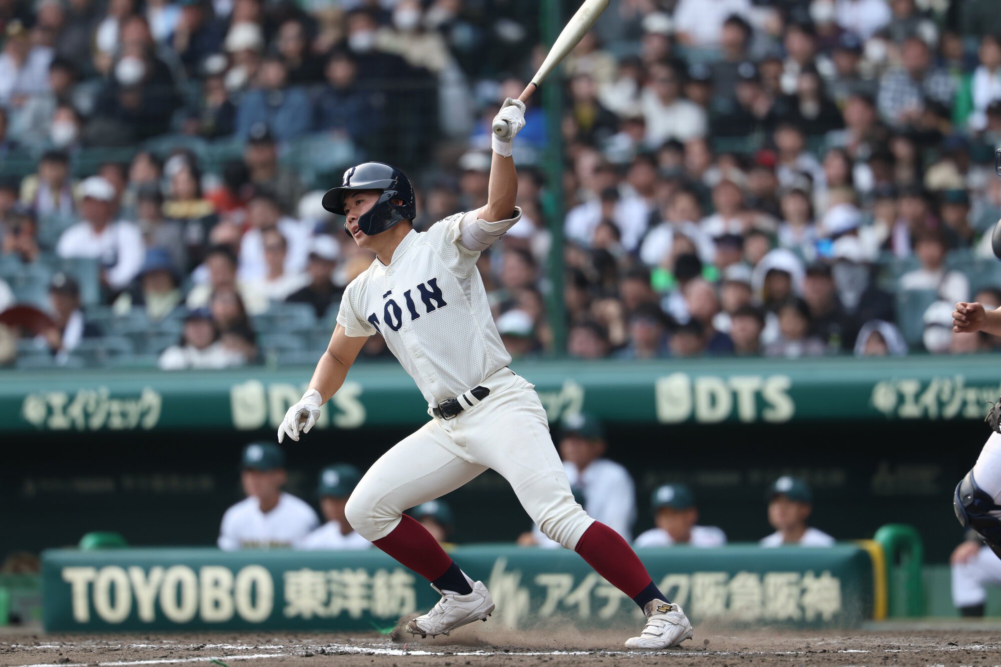 専大松戸―大阪桐蔭　八回裏大阪桐蔭無死、藤田は二塁打を放つ=伊藤進之介撮影