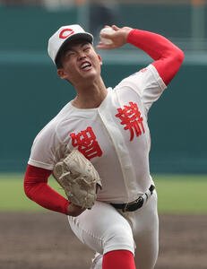 中京大中京対智弁学園　9回表、力投する智弁学園エース杉本(撮影･上山淳一)