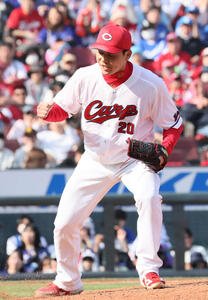 広島対中日　マダックス1安打完封勝利を決めた広島栗林(撮影･加藤孝規)