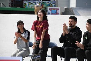 地元･小山公園ニュースポーツ広場の全面リニューアルセレモニーに参加したパリ五輪金の吉沢恋(左から2人目)(撮影･沢田啓太郎)