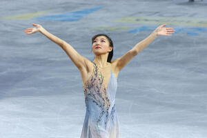 エキシビションで手を振る坂本花織(撮影･PNP)