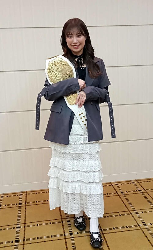 一夜明け会見に出席したプリプリ王者の荒井優希