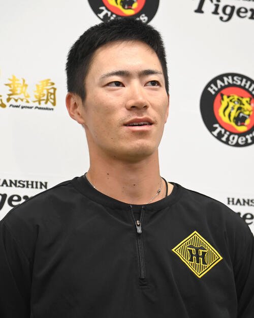 支配下登録され会見をする阪神福島(撮影･石井愛子)