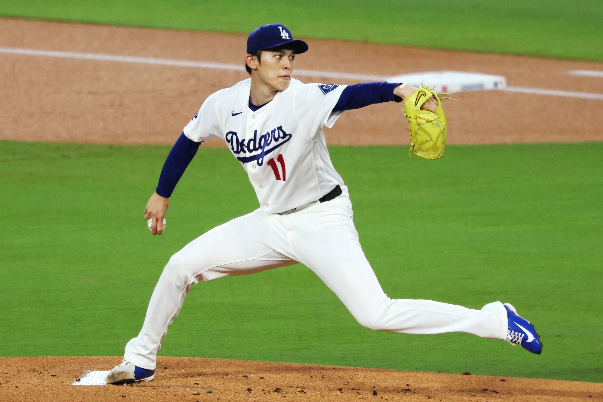 一回表、力投するドジャース先発の佐々木朗希=金居達朗撮影