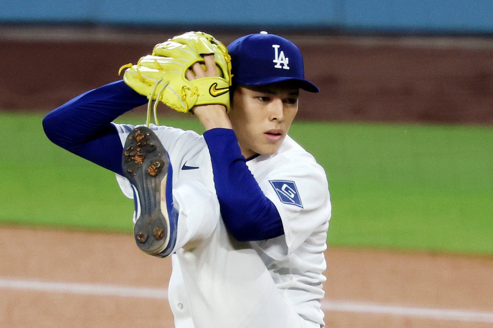 ガーディアンズ戦の一回表、力投するドジャース先発の佐々木朗希=金居達朗撮影