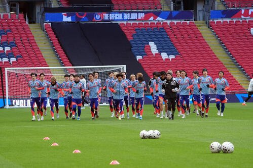 イングランド代表戦の前日練習でランニングする日本代表の選手たち(撮影･パオロ　ヌッチ)