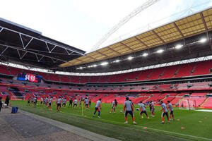 ロンドン･ウェンブリー競技場でイングランド代表戦の前日練習を行う日本代表の選手たち(撮影･パオロ　ヌッチ)