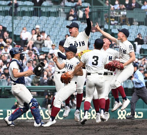 大阪桐蔭対智弁学園　センバツ優勝を果たした大阪桐蔭ナイン(撮影･石井愛子)