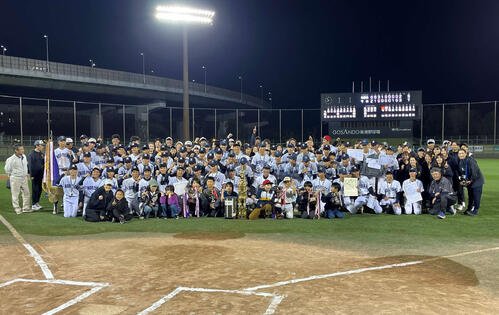 守山の全選手と関係者は大喜び(撮影･久我悟)