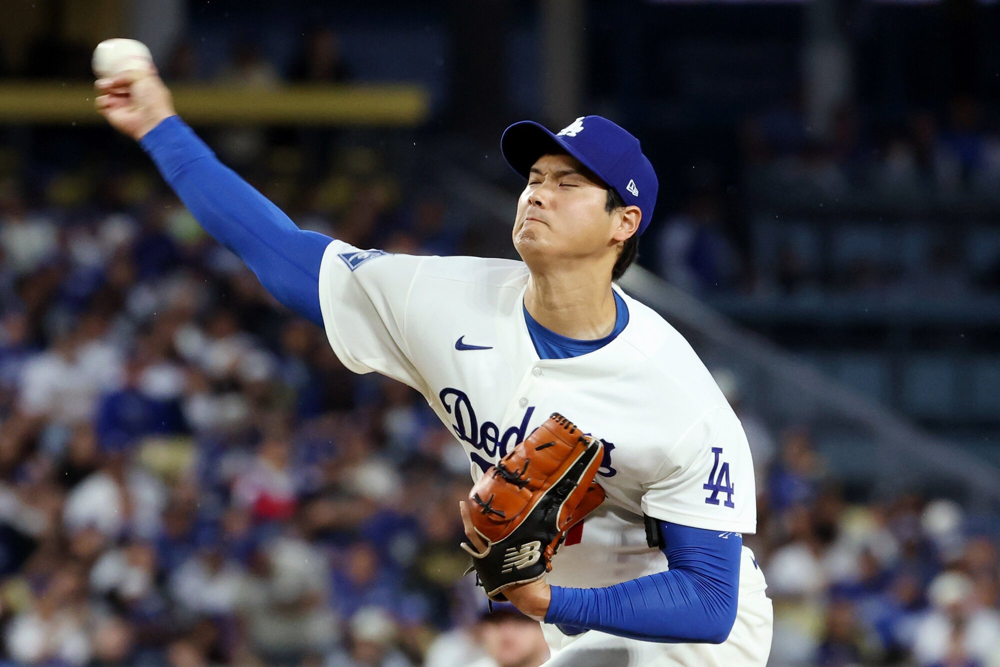 一回表、力投するドジャース先発の大谷翔平=金居達朗撮影