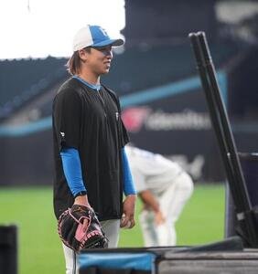 日本ハム対ロッテ　試合前の練習に臨む日本ハム細野(撮影･井上学)