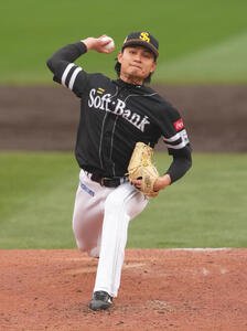 楽天対ソフトバンク　ソフトバンク先発の徐若熙(撮影･足立雅史)