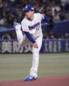 中日対巨人　1回表、登板する中日先発の中西(撮影･森本幸一)